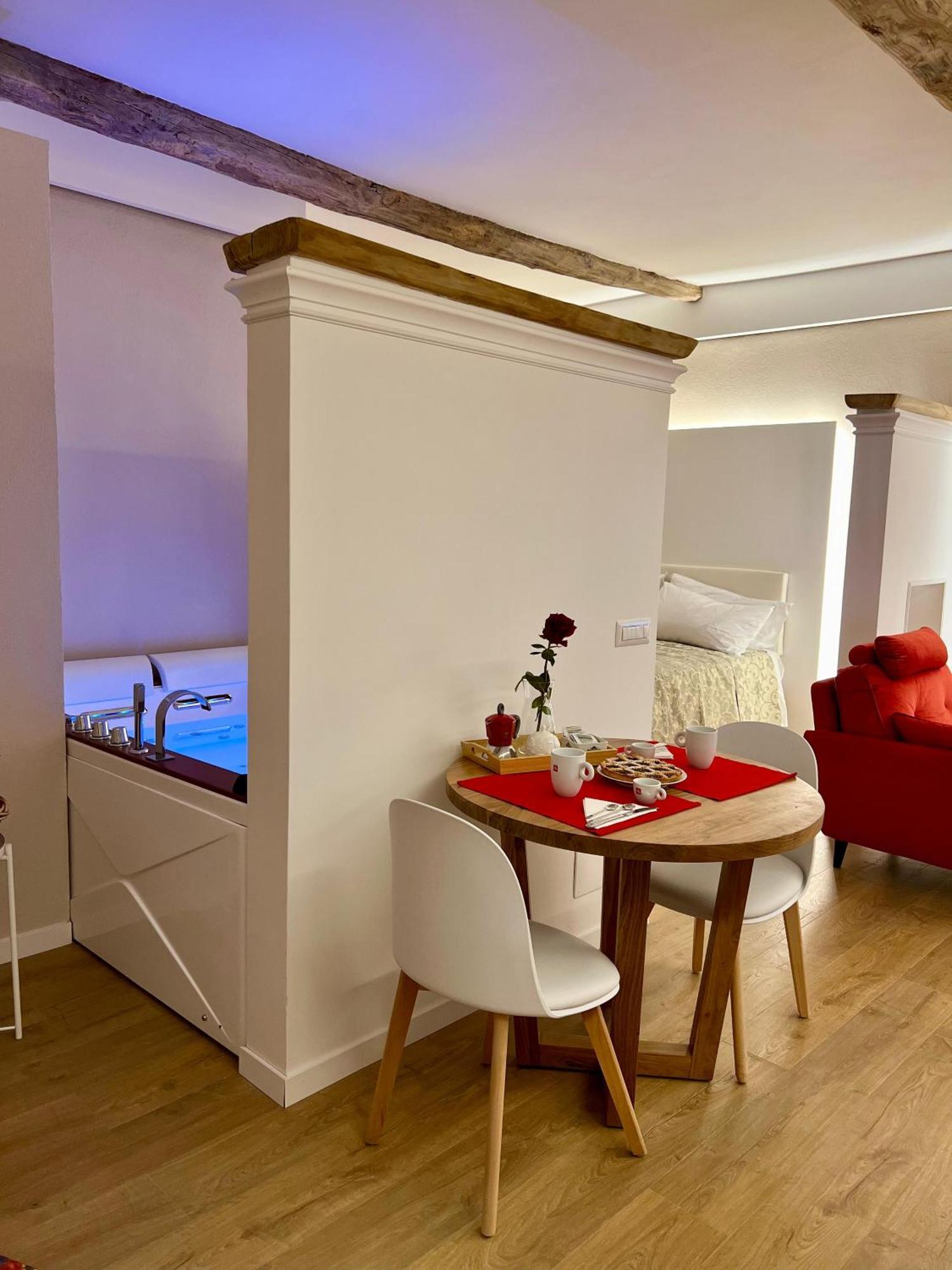 Elena'S Suite Sutri Eksteriør billede